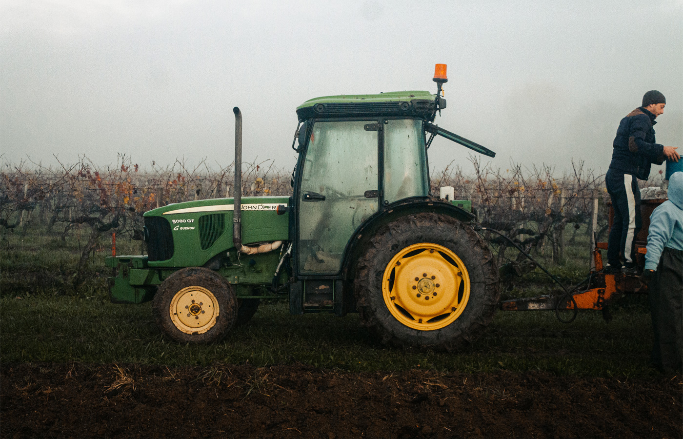 Photographie tracteur - plantation de houblon - Montgaillard